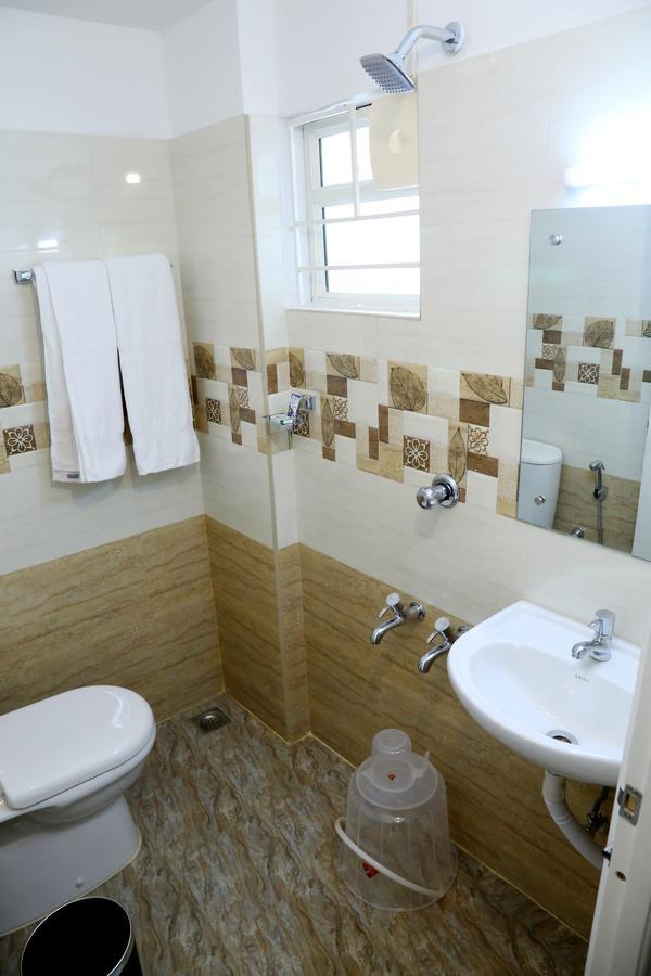 Hotel Swarna Residency Kochi Eksteriør bilde